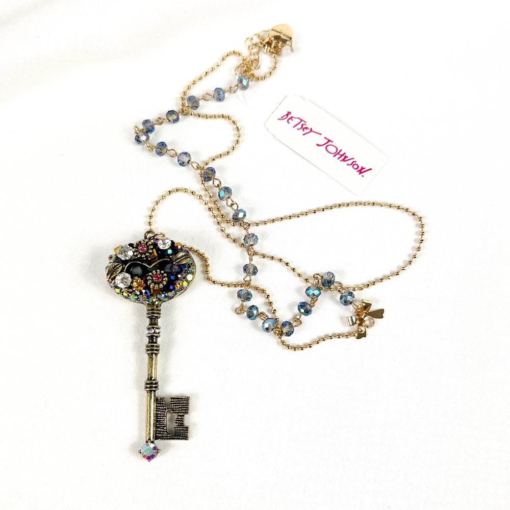 NEW Betsey Johnson Cluster Skeleton Key Pendant Necklace NWT